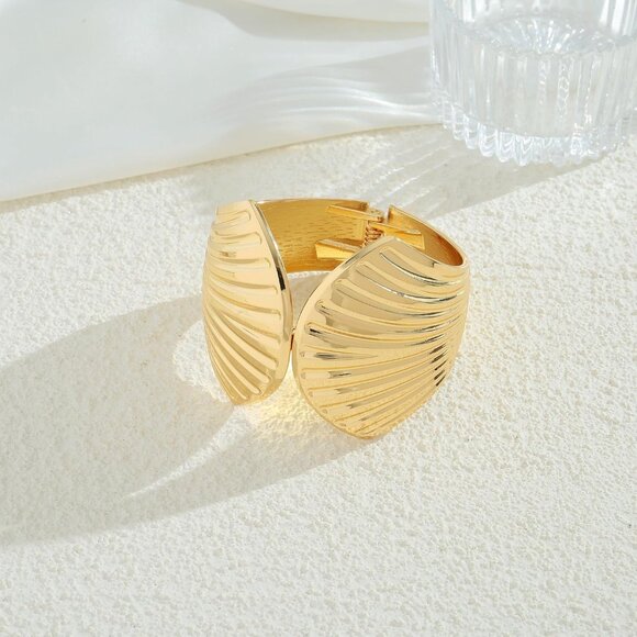Chunky Gold Silver Seashell Bangle Bracelet for Women Beach Statement Jewelry - Picture 5 of 7